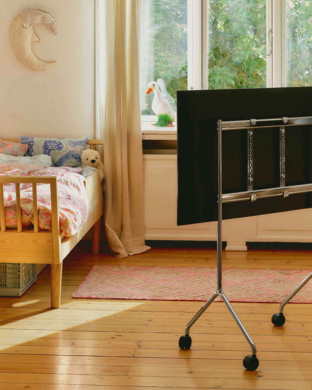 Pedestal Moon Light TV Stands 020 Chrome